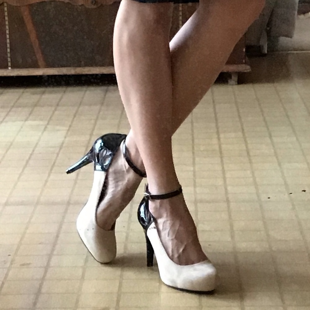 COPY - NEW Vintage style  Black & Nude Heels